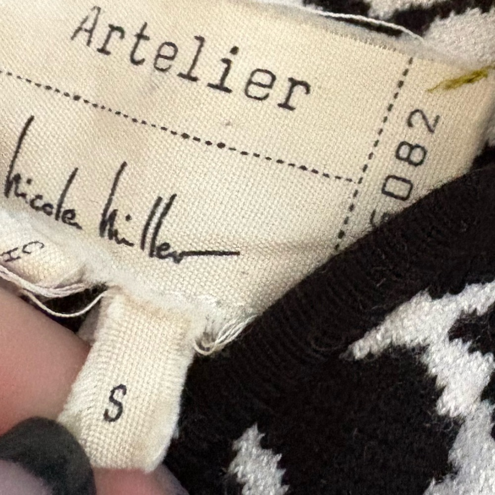Artelier Small Black & White Geometric Sleeveless Tank Top - Picture 6 of 6